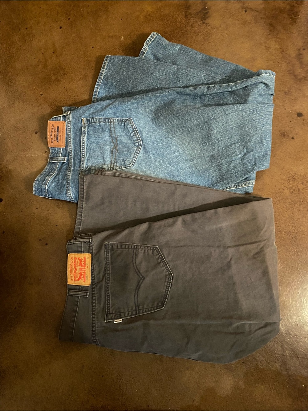 2 pairs men’s jeans 42 x 30